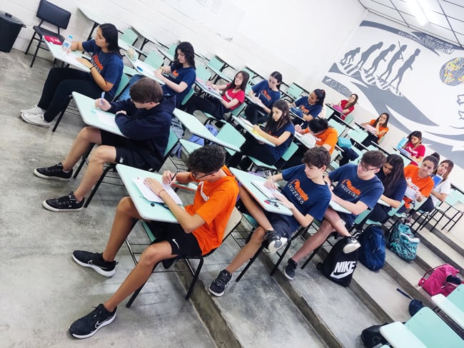 Aulas de revisão para alunos da 3ª série